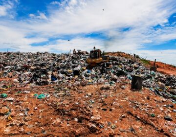 Ação cobra R$ 5,7 milhões e pede fechamento de aterro e incineradora perto de área quilombola