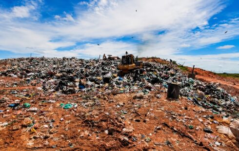 Ação cobra R$ 5,7 milhões e pede fechamento de aterro e incineradora perto de área quilombola