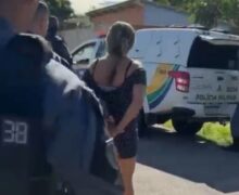 Mulher de 42 anos que vendia maconha na frente de casa é presa