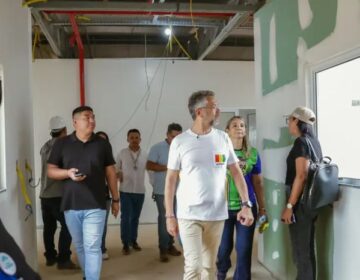 Clécio entrega escola histórica, avança com hospital e inaugura muro de arrimo em Amapá