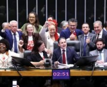 Câmara aprova fim da escala 6×1: “recuo da oposição”, diz Malafaia