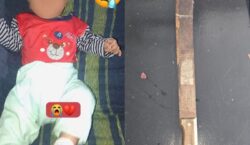 Marido usa terçado para acertar esposa que estava com o filho no colo e mata criança