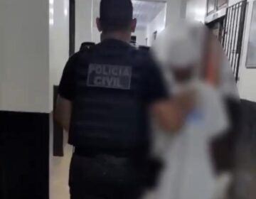Com pedaço de pau, mãe nocauteia homem que tentou abusar e afogar crianças