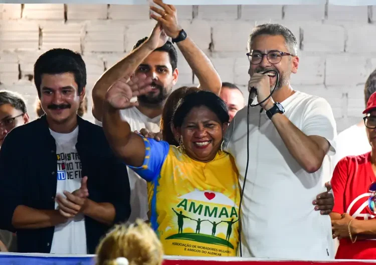 Clécio anuncia processo para regularizar ocupações em Macapá: ‘esperamos por esse dia’, diz liderança