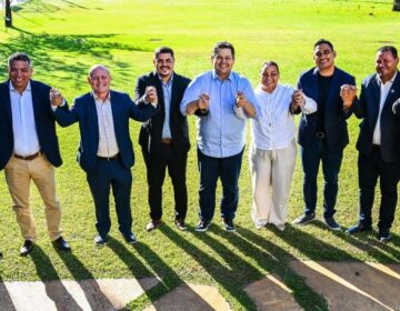 Alcolumbre e prefeitos debatem fortalecimento dos municípios do Amapá