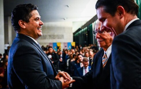 União Brasil e PP anunciam apoio a Davi Alcolumbre para 3º mandato na presidência do Senado