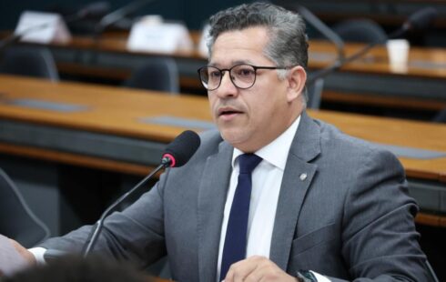 Malafaia expõe lista de deputados que tentam adiar fim da escala 6×1