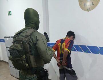 Foragido com mais de 20 ocorrências policiais é preso com objetos após assalto em residência