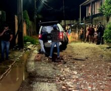 Investigado por homicídio é morto a tiros no meio da rua