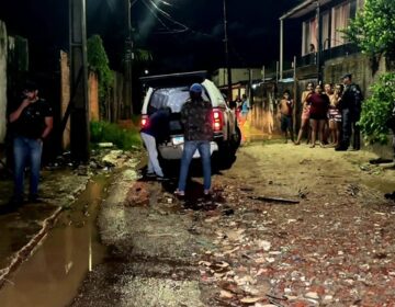 Investigado por homicídio é morto a tiros no meio da rua