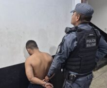 Após flagra na contramão e fuga em alta velocidade, polícia prende “entregador do tráfico”