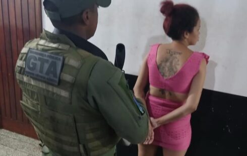 Grávida acusada de matar homem com facada na cabeça é presa