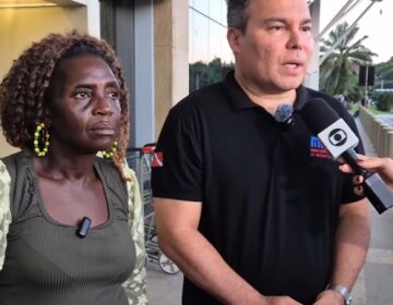 Após 2 meses morando em aeroporto, africana retomará viagem