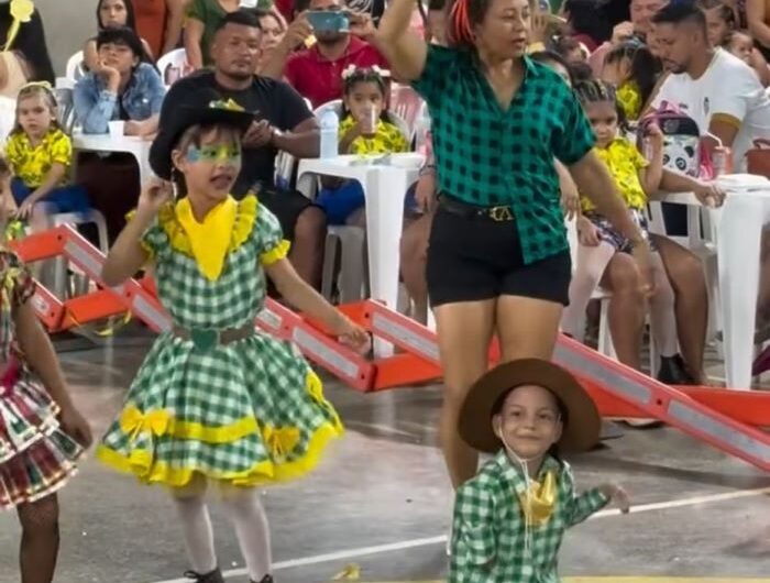 Apresentação de aluno com má-formação congênita comove comunidade escolar: ‘lindo milagre’