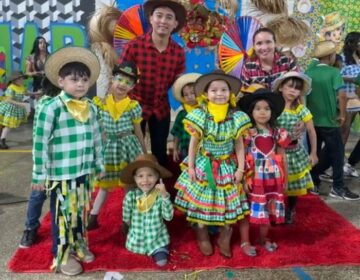 Apresentação de aluno com má-formação congênita comove comunidade escolar: ‘lindo milagre’