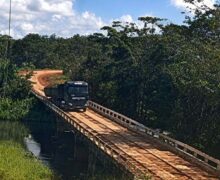 DNIT e PRF divulgam imagens e apontam falha de condução em queda de caminhão com minério