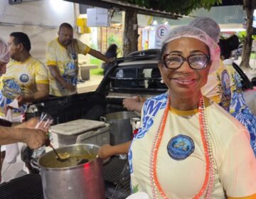 “Não é só rodar a saia, é transpassar amor”, diz marabaixeira ao distribuir sopa em hospitais