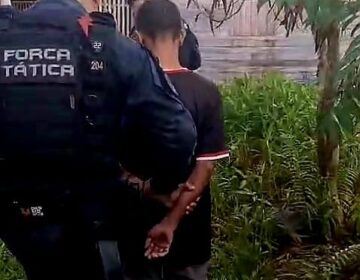 Traficante é preso ao tentar se livrar de drogas em área alagada do Congós