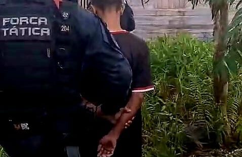 Traficante é preso ao tentar se livrar de drogas em área alagada do Congós