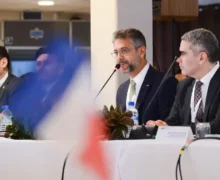 A fronteira nunca separou apenas dois países. Ela separou famílias