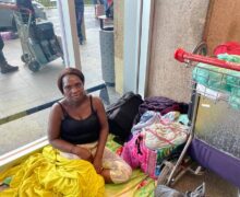 Após promessas de volta para casa, africana completa 8 meses no aeroporto de Belém