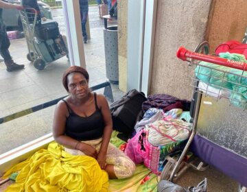Após promessas de volta para casa, africana completa 8 meses no aeroporto de Belémo
