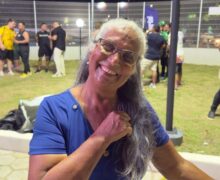 “A idade envelhece o corpo, não a alma”: Dona Antônia celebra a vida ao som do samba