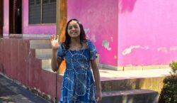 Fã de matemática e com o sonho de ser bombeira: conheça a garota de 12 anos que espera por um lar