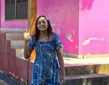 Fã de matemática e com o sonho de ser bombeira: conheça a garota de 12 anos que espera por um lar