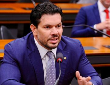 Relator da PEC 47, Acácio troca entrevista por articulação de urgência no Congresso