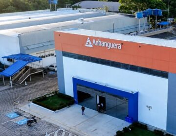 Faculdade é condenada a devolver matrícula e indenizar aluno impedido de estudar