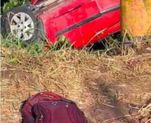 Carro cai em canal após motorista dormir ao volante