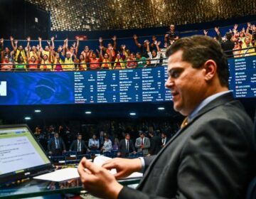 Agentes de saúde se aposentarão aos 57 anos; Senado também aprova ‘MP do Frete’