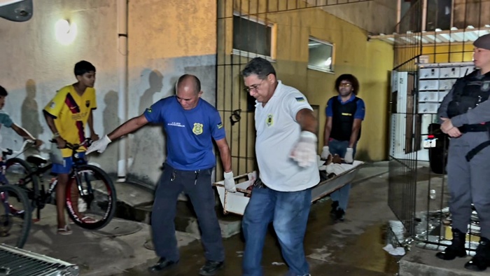 Inquilino implora para não morrer mas é executado na frente da esposa e do filho