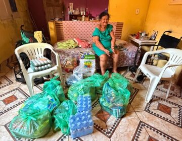 Idosa doente abandonada pelos filhos recebe ajuda: “O maior presente foi ver que não estou mais sozinha”