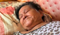 Abandonada pelos filhos, idosa de 82 anos vive acamada, enfrenta doenças e implora por comida