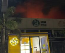 CBM diz que incêndio que destruiu parte de restaurante começou pela cozinha