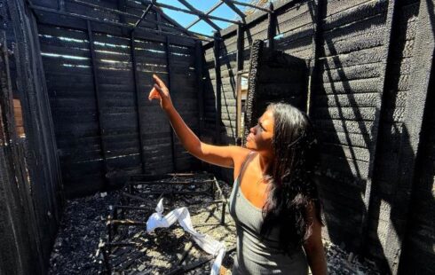 Pai incendeia casa com 3 três filhos dentro e tenta matar a esposa; família perdeu tudo