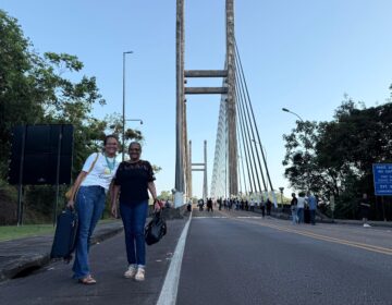 Sem visto, mãe atravessa fronteira para reencontrar filha e conhecer neto na Guiana Francesa