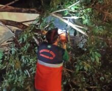 Madrugada de temporal assusta moradores e causa estragos em Santana