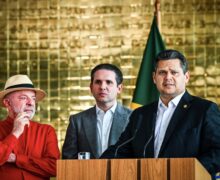 Alcolumbre confirma a Lula taxa das blusinhas na pauta e avanço da PEC da escala 6×1