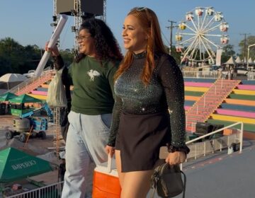 “Dizem que sou louca”: fã se antecipa ao início da Expofeira para garantir o melhor lugar no show de Léo Santana