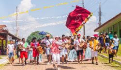 Em Mazagão Velho, Festa do Divino reverencia ‘iluminação’ de Soberana e é marcada por ‘marabaixo itinerante’