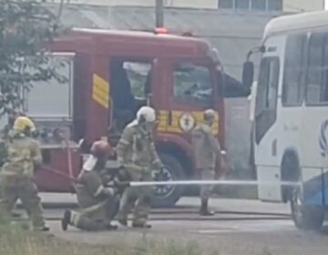 Ônibus pega fogo no Terminal Rodoviário de Santana