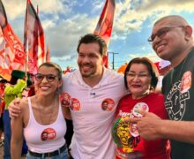 Senado: Acácio mobiliza apoiadores durante adesivaço na orla de Macapá
