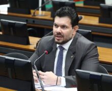 Acácio articula apoio em três estados e busca nova reunião para destravar PEC 47