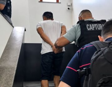 Assaltante que atacou motorista com martelo rompe tornozeleira e volta para a cadeia