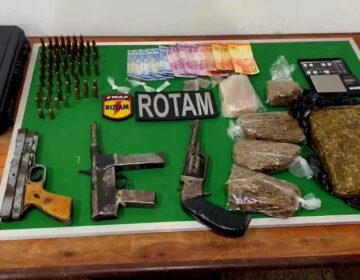Suspeitos fogem do Bope deixando drogas e armas caseiras para trás