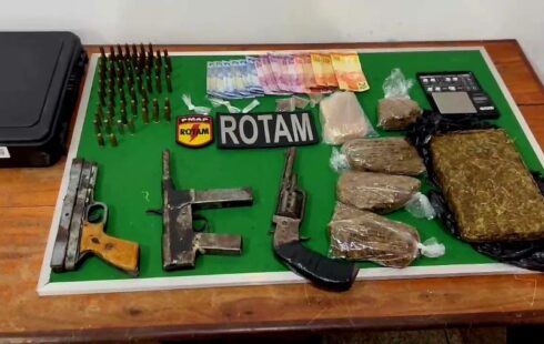 Suspeitos fogem do Bope deixando drogas e armas caseiras para trás