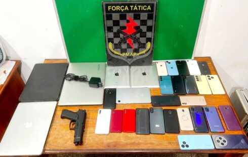 Após assaltar casal, trio é preso com ‘estoque’ de celulares e computadores suspeitos